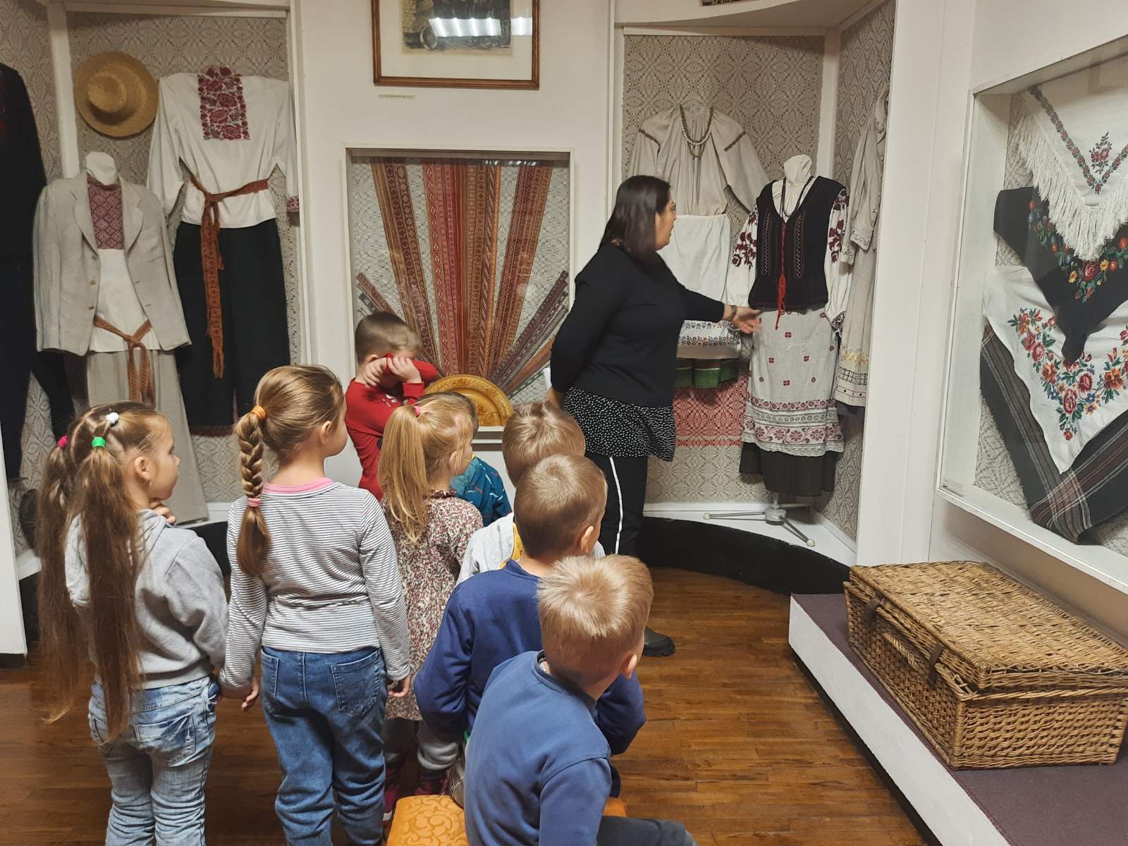 Воспитанники старшей группы 3 посетили Новогрудский историко-краеведческий музей